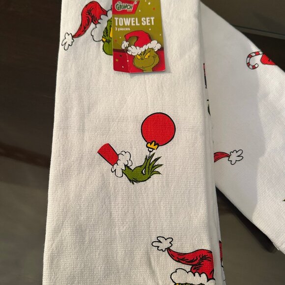 DR. SEUSS THE GRINCH Christmas Kitchen Towel Set of (3) 16 X 26 100% COTTON NWT - Picture 2 of 4
